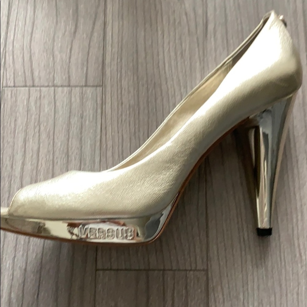 Shoes - Picture 3 of 4